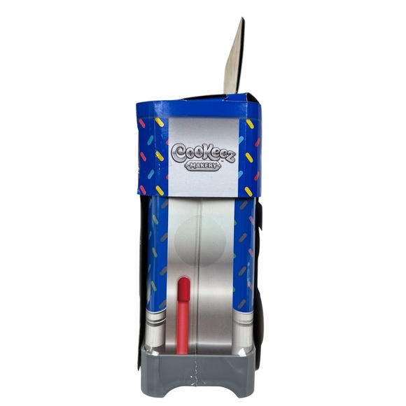 Cookeez Makery Pop Tarts Toasty Treatz Toaster With Scented Plush Surprise Toy - Picture 4 of 8